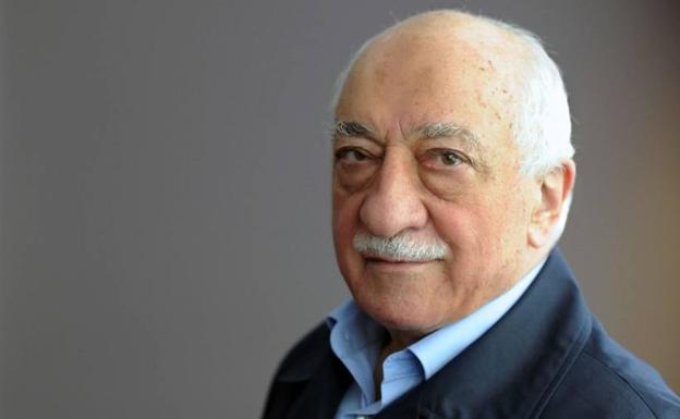 Imagen principal - 1. Fetullah Gulen (Erzurum, 1941) se convirtió en líder religioso de masas con la creación en los ochenta de una influyente red de escuelas y medios de comunicación por toda Turquía. 2. Ramush Haradinaj (Glodjane, antigua Yugoslavia, 1968) gobierna Kosovo, región serbia autoproclamada independiente que 82 países miembros de la ONU no reconocen. 3. Mijail Saakashvili (Tiflis, 1967) lideró la Revolución de las Rosas y gobernó Georgia entre 2004 y 2013 y la provincia ucrania de Odesa en 2015 y 2016.