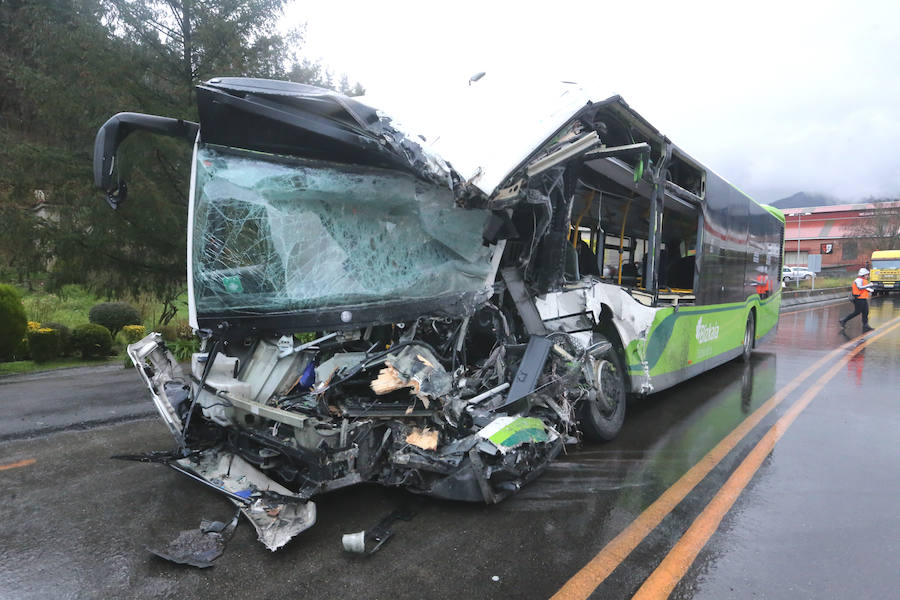 Dos hombres, de 31 y 41 años, han fallecido en el accidente registrado en la N-240 durante la mañana del jueves