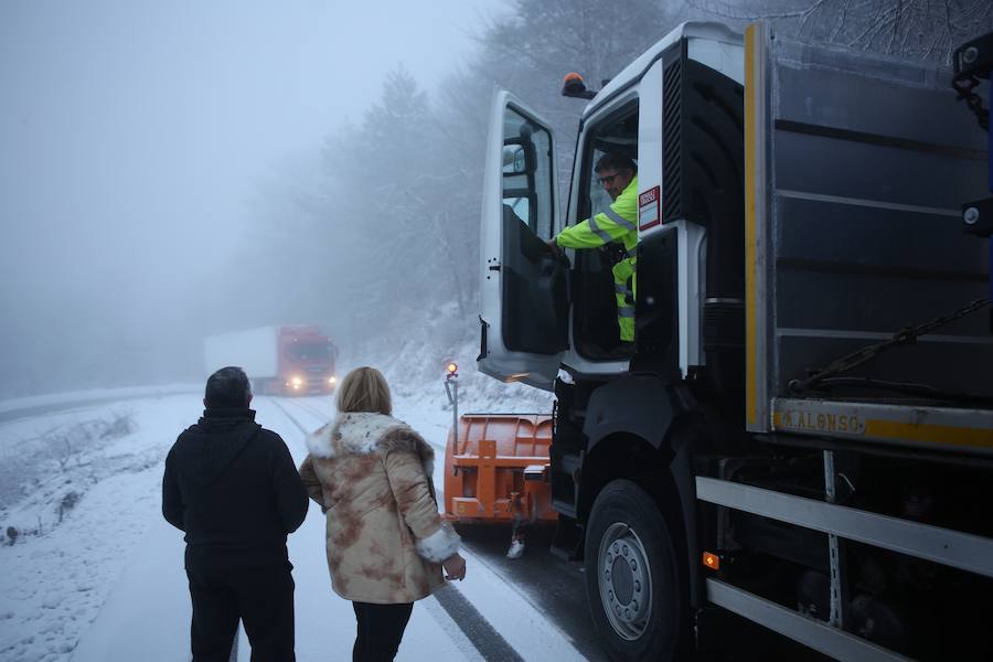 La nieve cubre de blanco el territorio alavés