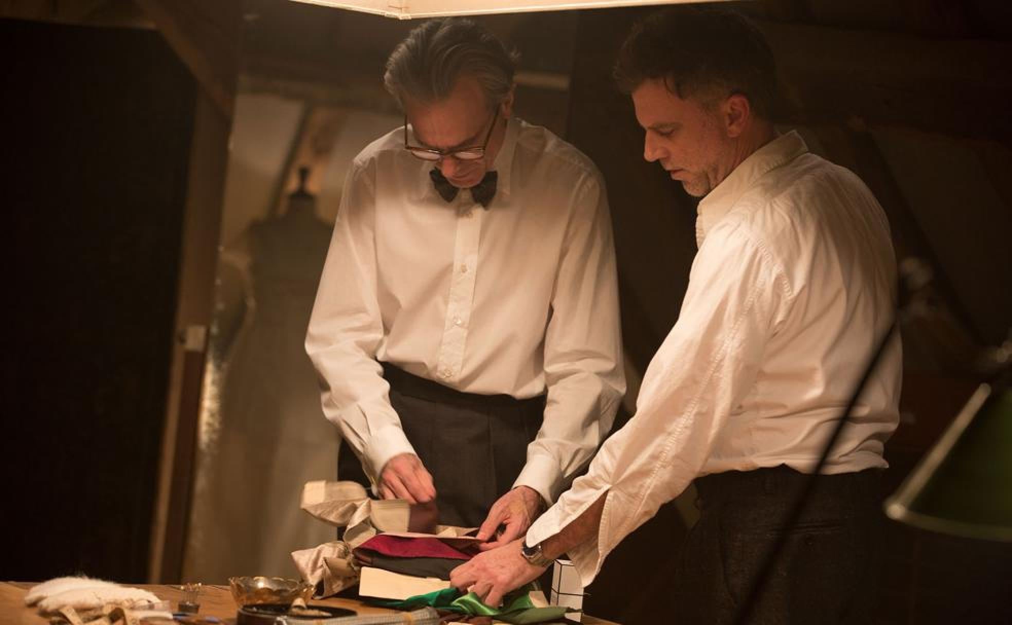 El director Paul Thomas Anderson junto a Daniel Day-Lewis durante el rodaje de 'El hilo invisible' (2018).