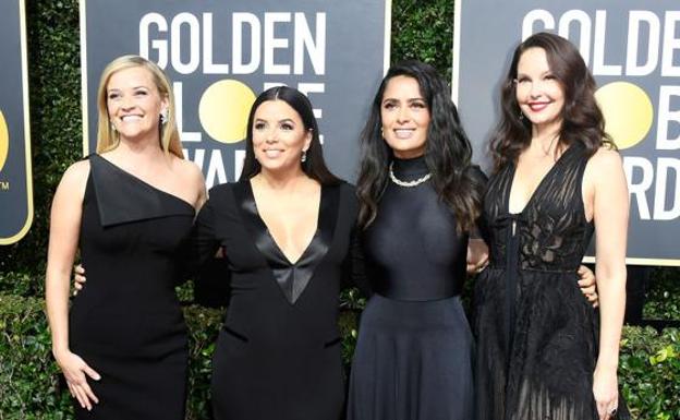 Reese Witherspoon, Eva Longoria, Salma Hayek y Ashley Judd en los Globos de Oro 2018, donde las mujeres se vistieron de negro como denuncia al acoso sexual