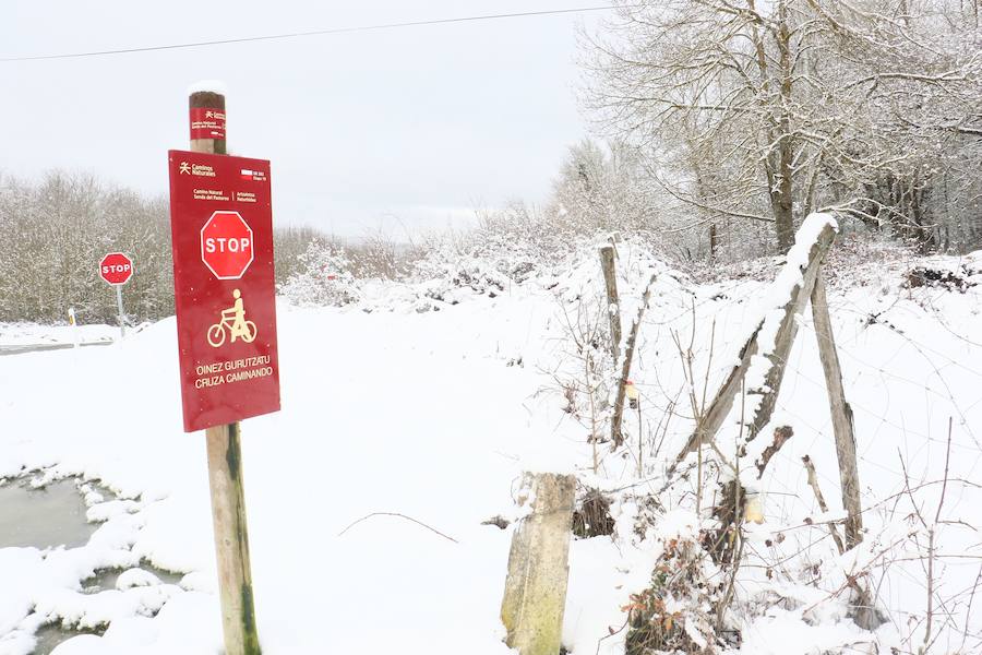 Diversión e inconvenientes. La nieve en Álava no siempre cae a gusto de todos