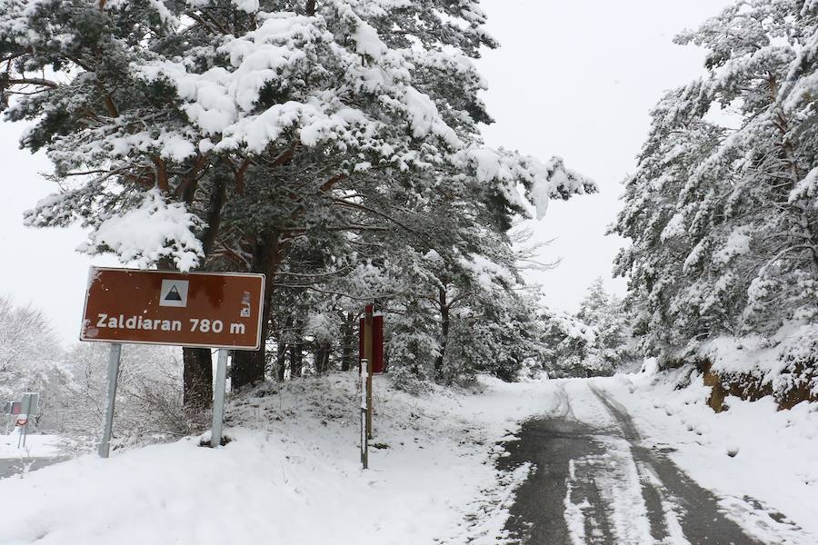 Diversión e inconvenientes. La nieve en Álava no siempre cae a gusto de todos