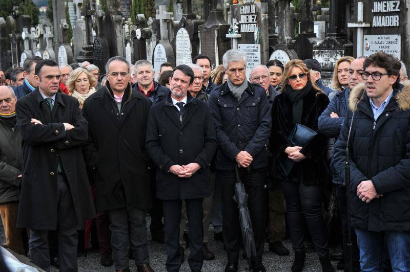 El exprimer ministro francés Manuel Valls y Adolfo Suárez Illana han asistido al homejaje en San Sebastián a Fernando Múguica, asesinado por ETA