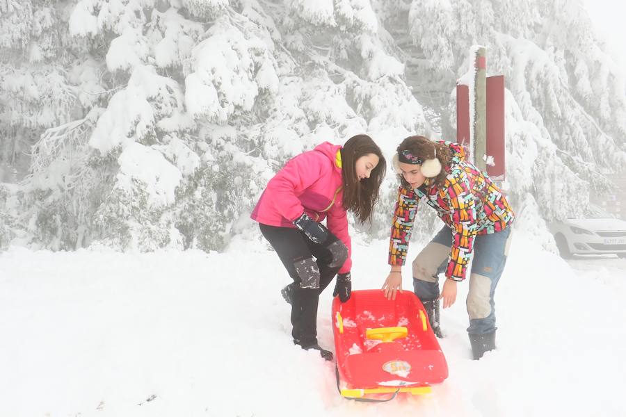 Domingo de nieve en los puntos altos de Álava