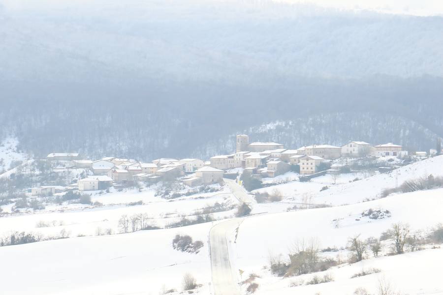 Domingo de nieve en los puntos altos de Álava