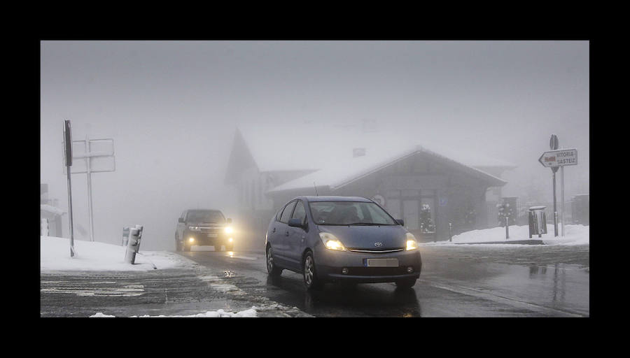 Las bajas temperaturas han dejado un paisaje invernal.