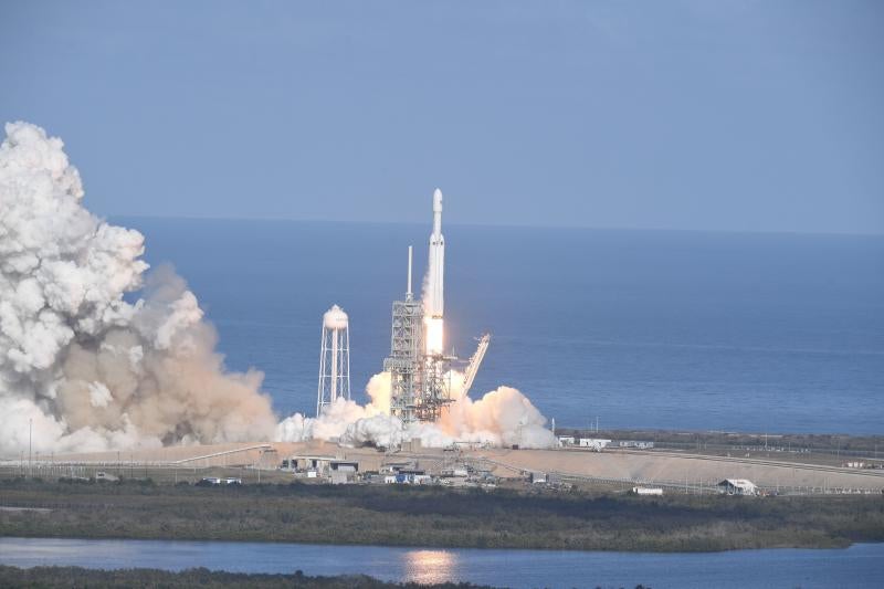 El lanzamiento del Falcon Heavy, en imágenes