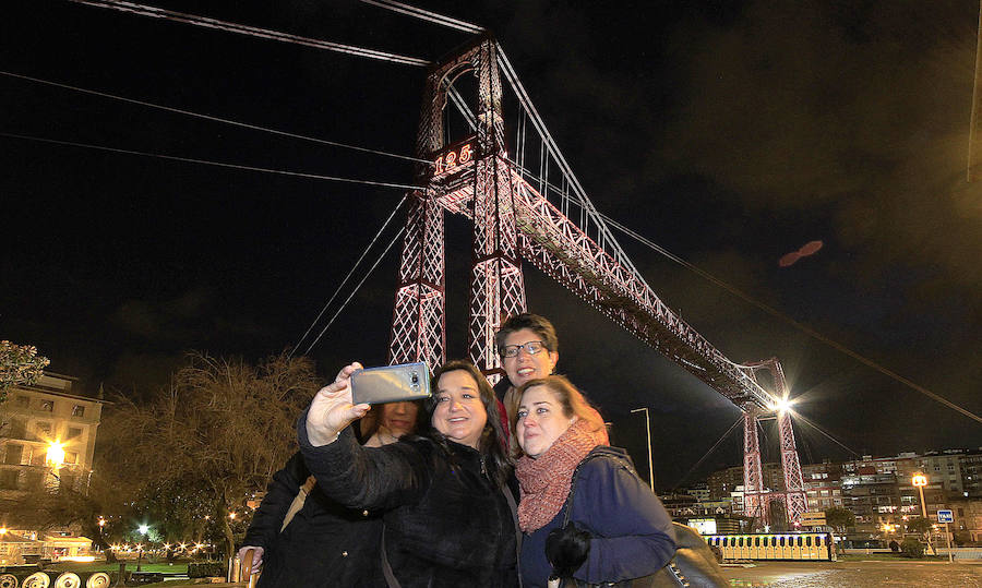 El Puente Colgante se ilumina por su 125 aniversario