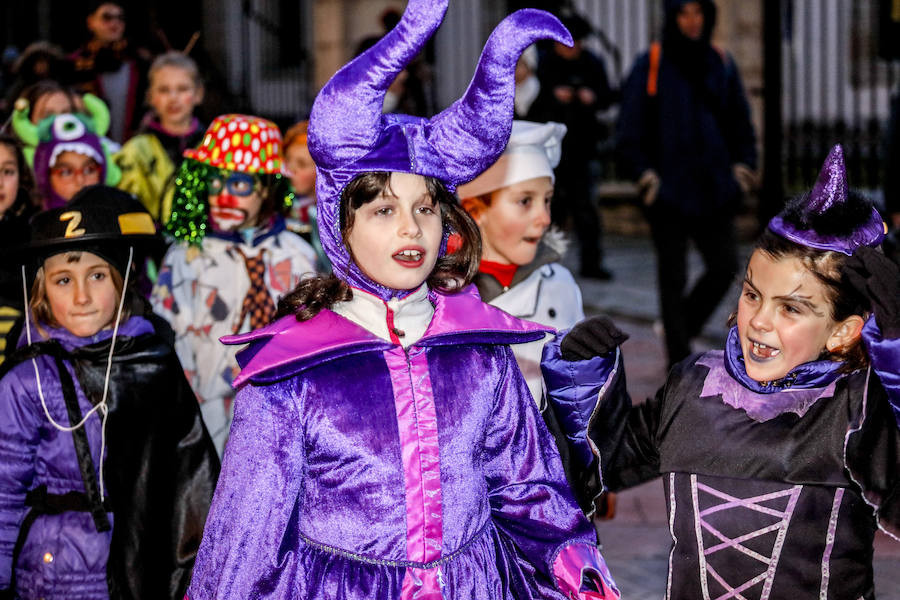 Como es tradición, esta fiesta ha dado el pistoletazo de salida a los carnavales con la ronda de coros infantiles por las calles y plazas de la capital alavesa