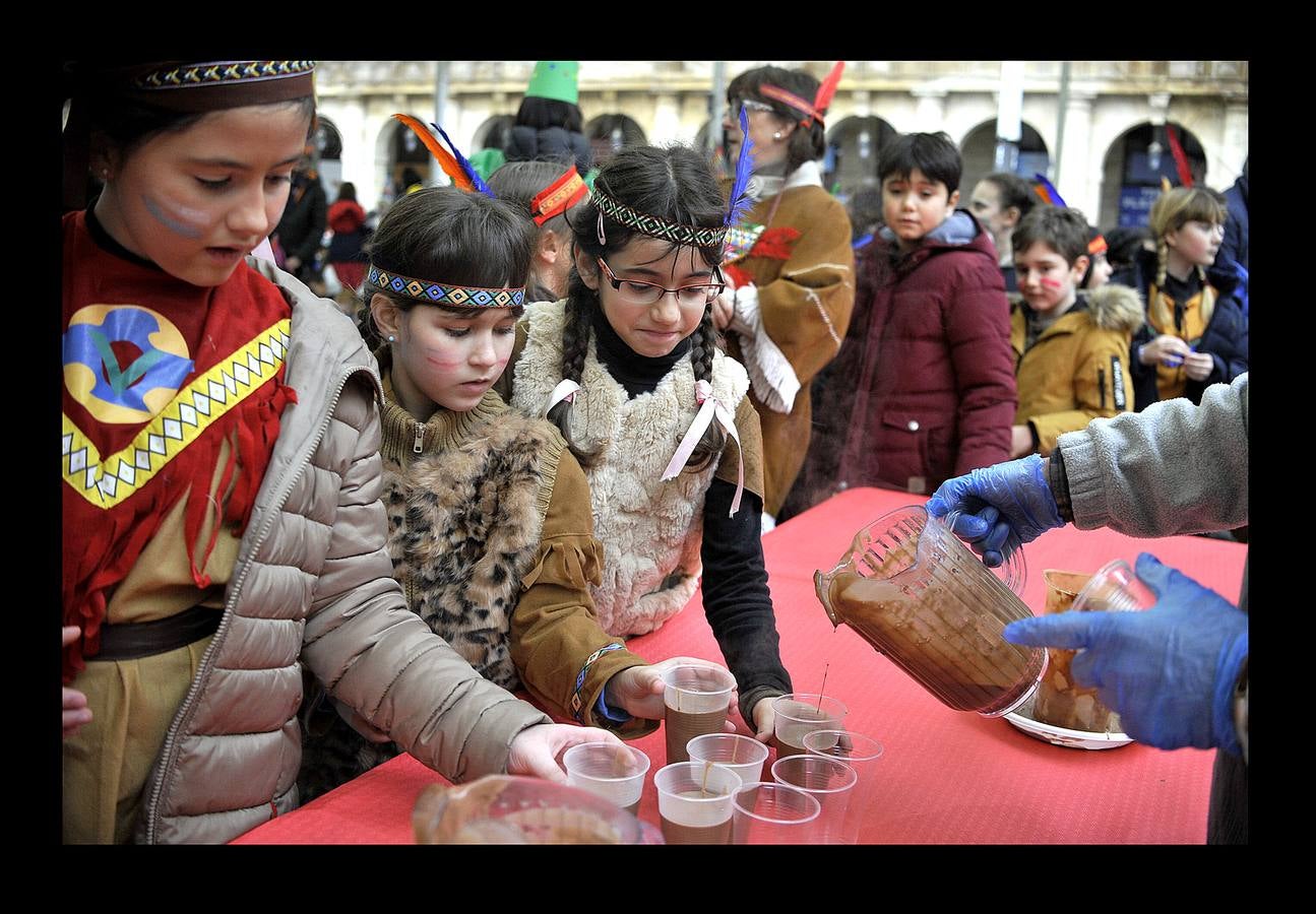 Una chocolatada celebrada en la Plaza Nueva ha servido para abrir boca y dar inicio a unos intesos días de fiesta