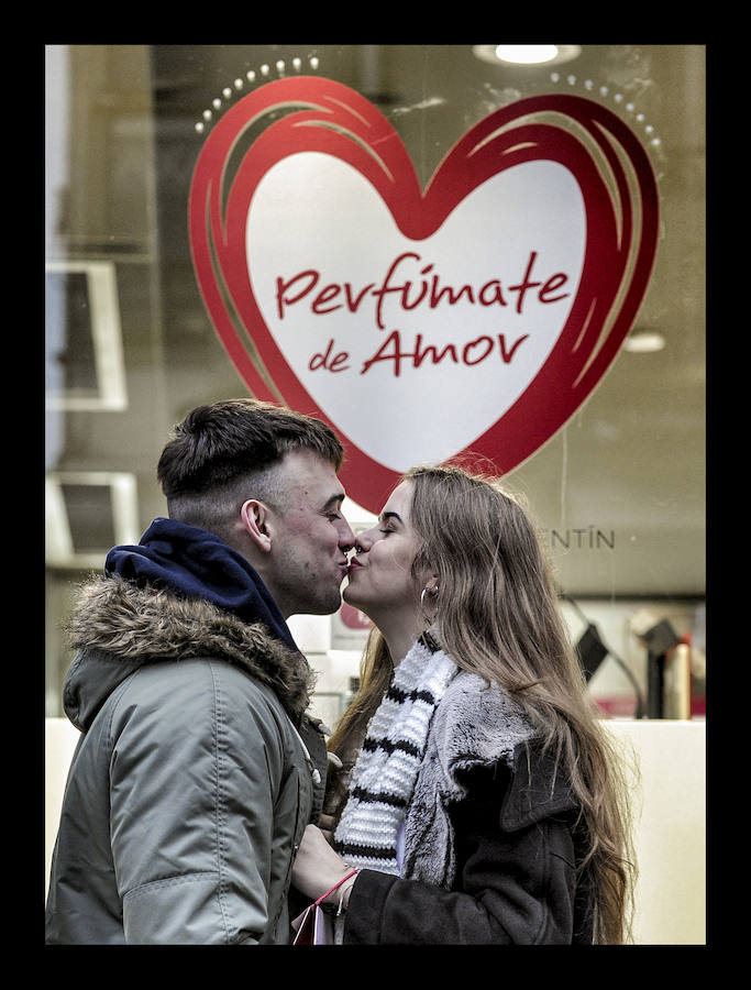 Distintas parejas sellan su amor ante las cámaras