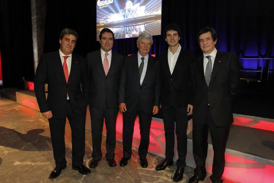 Xabier Basañez (BEC), Antonio Garamendi (Cepyme), Santiago Bergareche (Vocento), el diputado general, Unai Rementeria, y Francisco Sánchez-Asiaín (Nomura International).