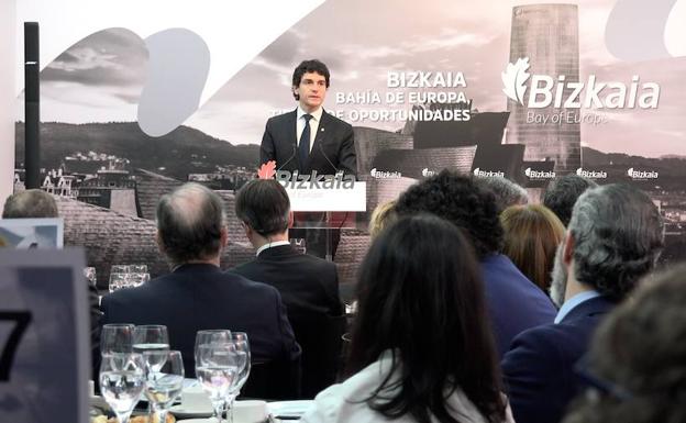 El diputado general, durante su intervención.