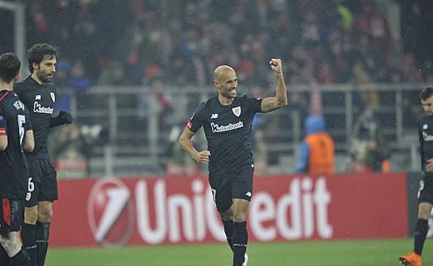 Rico celebra su tanto.