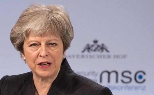 May quiere de la UE lo que Londres elija sobre seguridad y defensa