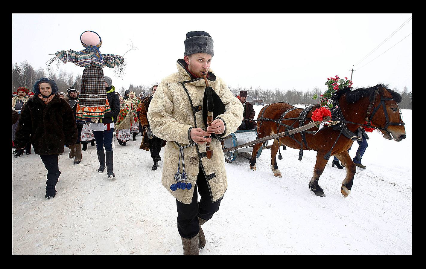 La Maslenitsa, conocida como la Semana de la mantequilla y del queso, es una celebración típica de varios países eslavos, que viene a ser un equivalente del carnaval cristiano católico, pero, a diferencia de este, la cuaresma ortodoxa da comienzo el lunes en lugar del miércoles.