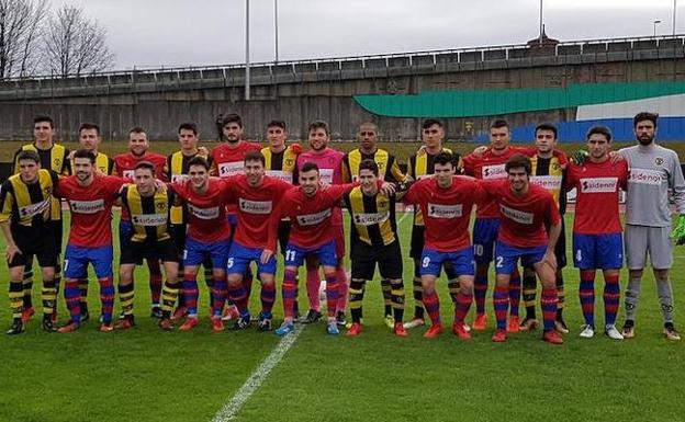 Basconia y Anaitasuna juntos antes del partido. 