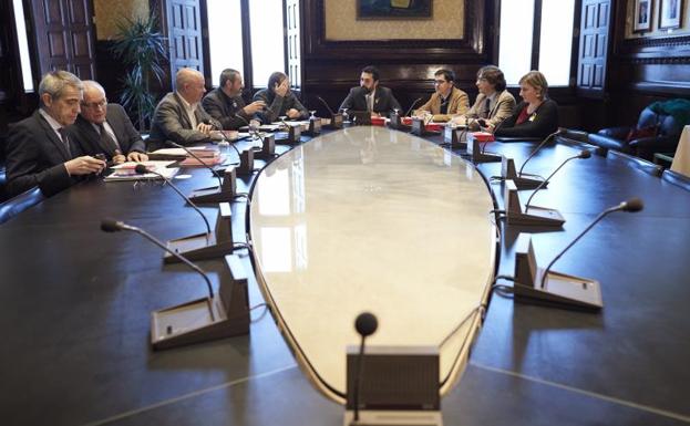 El presidente de la cámara catalana, Roger Torrent, durante la reunión semanal de la Mesa del Parlament.