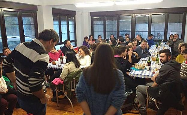 13 bertso saio dohainik antolatzeko eskaintza egin du Arabako Bertsozale Elkarteak