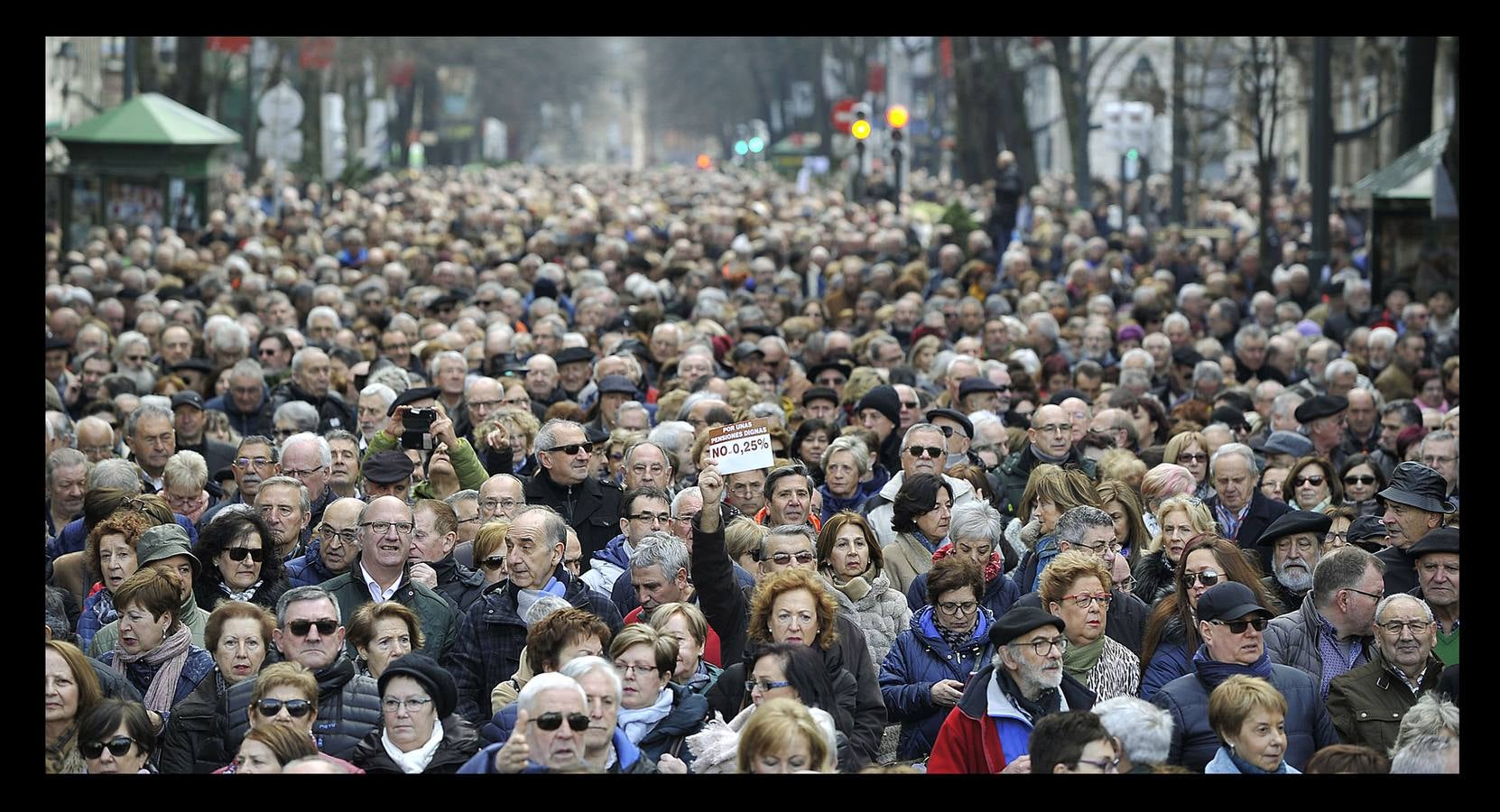 Fotos: Manifestación multitudinaria de jubilados en Bilbao