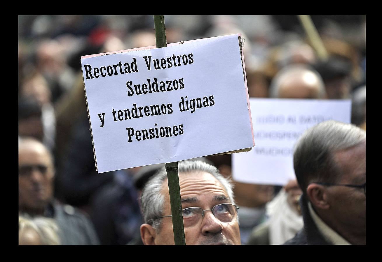 Fotos: Manifestación multitudinaria de jubilados en Bilbao