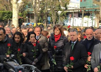 Imagen secundaria 1 - Todos los partidos se suman al homenaje a Fernando Buesa