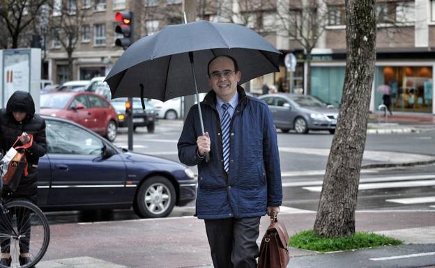 El presidente del tribunal, Jaime Tapia, accede al Palacio de Justicia de Vitoria.