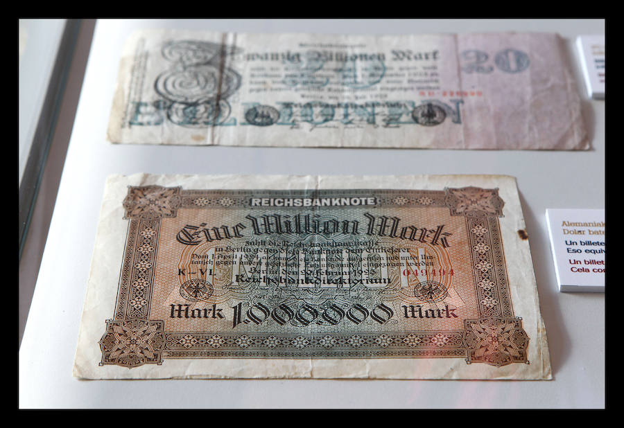 El periodista Luis Pancorbo muestra en Vitoria 'Senderos del Mundo'; una exposición de 180 piezas con historia