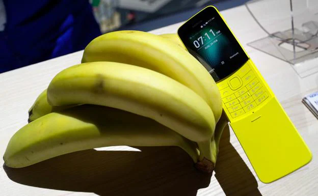 Imagen del Nokia 8110 4G de color plátano. 