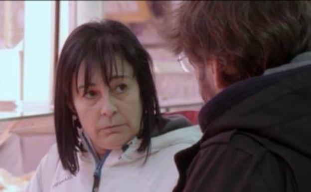 Évole, en un mercado vizcaíno, hablando con una mujer viuda y con cáncer que cobra 422 euros al mes.