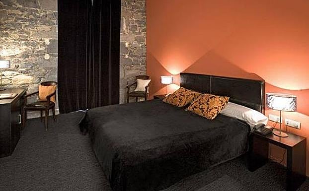 Una de las habitaciones del hotel que publicita la página web. 