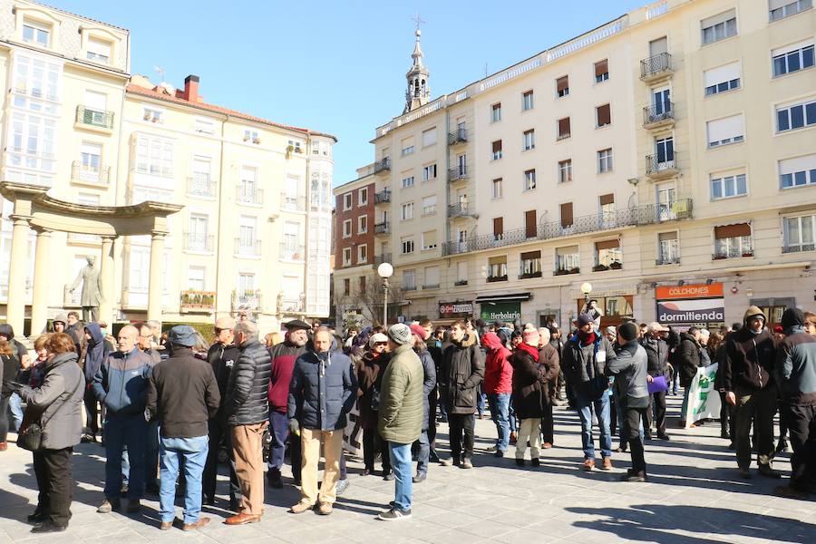 Fotos: Concentración en Vitoria contra el Tren de Alta Velocidad