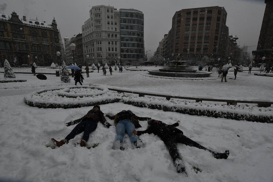 Fotos: Bilbao cubierto de nieve hoy 28 de febrero de 2018