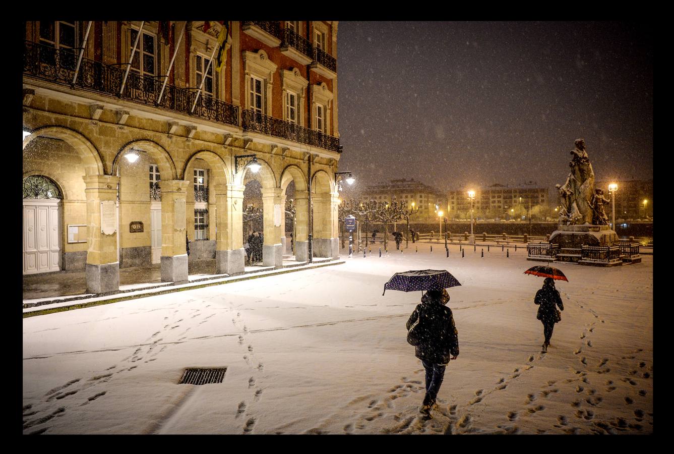 Fotos: Una espectacular nevada sorprende a Bizkaia