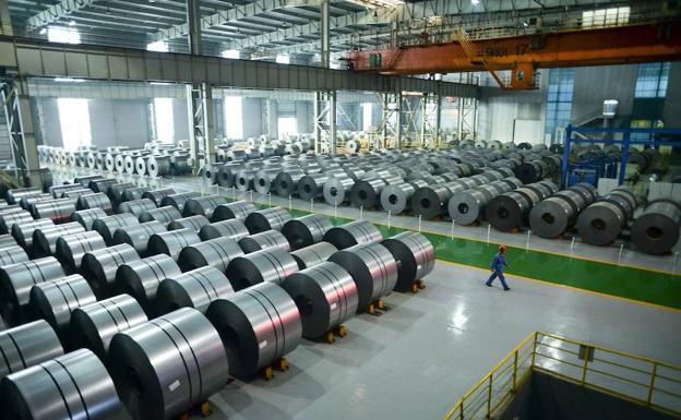 Imagen de una planta de producción de bobinas de acero laminado.