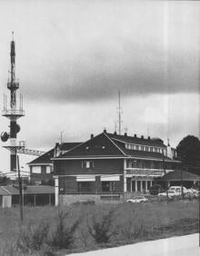 Imagen secundaria 2 - Arcocha con varios agentes en Arkaute. Un momento del traslado de su féretro. La base de la unidad de tráfico de la Ertzaintza.