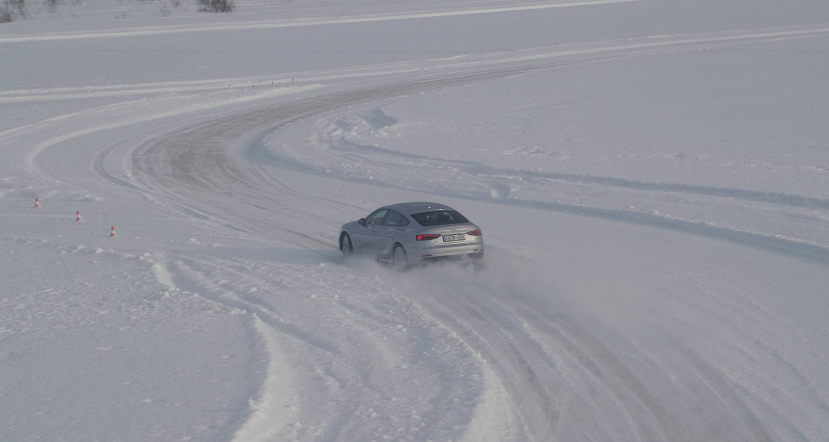 Uno de los mejores cursos de conducción que se pueden realizar en invierno es el 'Audi ice experience'. Una experiencia recomendable que nos ayuda a afrontar con seguridad las peores condiciones de adherencia en carretera.