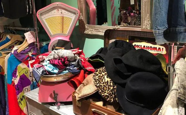 La ropa 'al kilo' llega a Bilbao: pagas lo que pesa | Flamingos Vintage Kilo | El