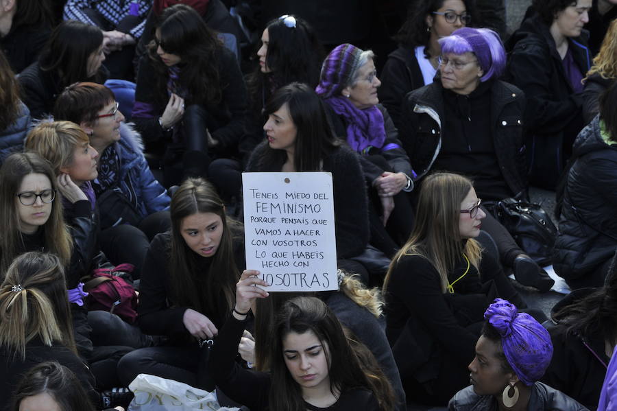 Las mejores fotos del Día Internacional de la Mujer 2018 en Bilbao, con imágenes de las concentraciones y manifestaciones feministas.