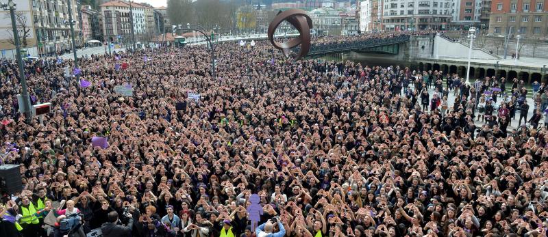 Fotos del Día de la Mujer 2018 en Bilbao: la huelga feminista del 8 de marzo en imágenes