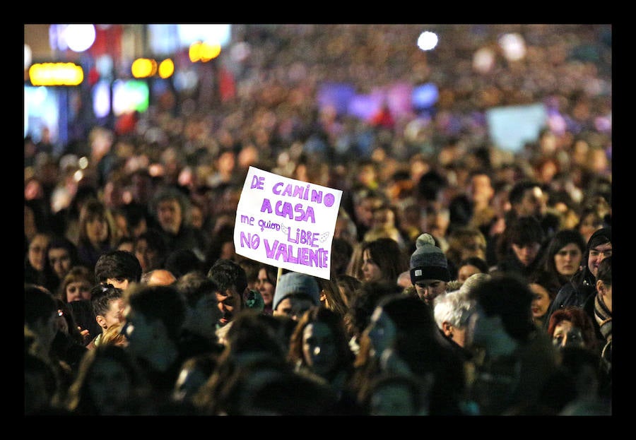 Fotos: La manifestación histórica por el Día de la Mujer en Vitoria