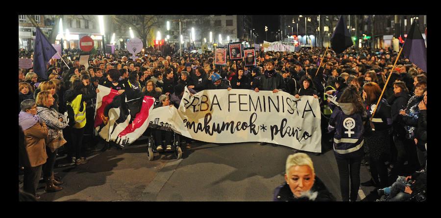 Fotos: La manifestación histórica por el Día de la Mujer en Vitoria