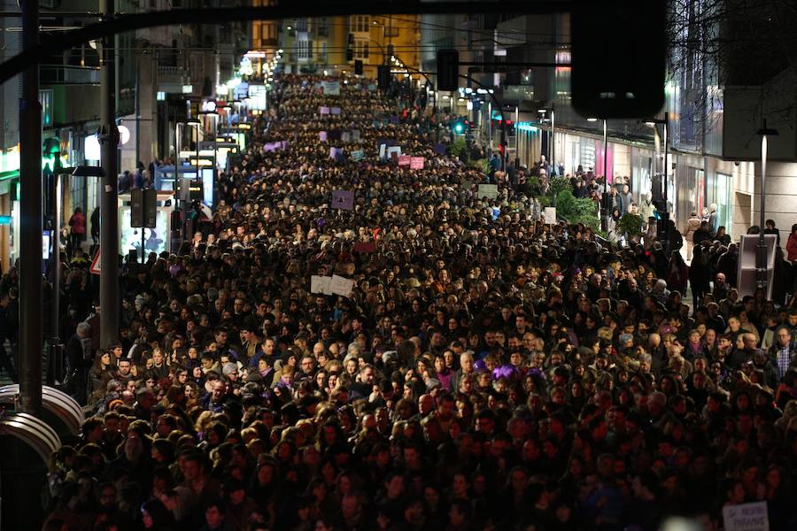 Fotos: La manifestación histórica por el Día de la Mujer en Vitoria