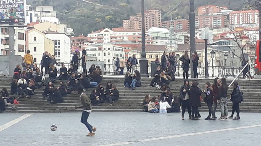 Imagen secundaria 1 - Día de la mujer 2018: noticias de última hora de la huelga feminista del 8M en Bilbao