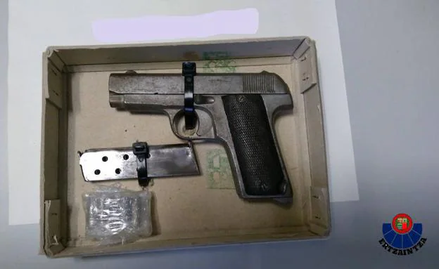 La pistola utilizada supuestamente en el robo.
