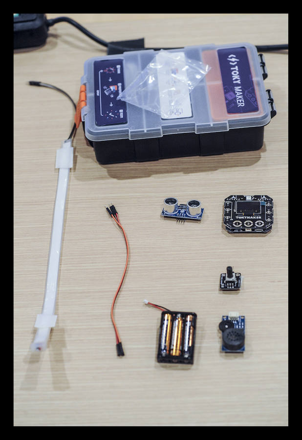 Fotos: Los txikis crean instrumentos eléctricos en el taller &quot;Girls &amp; Tech&quot;