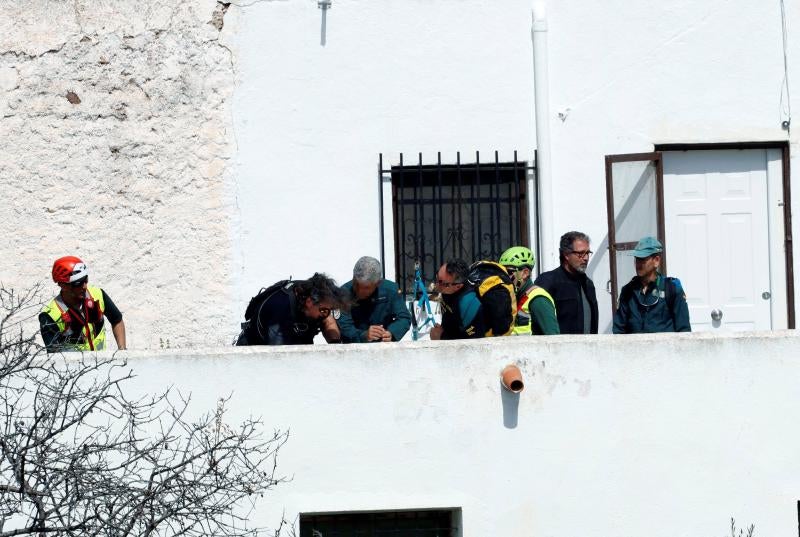 Cientos de personas participaron en las labores de rastreo para dar con el pequeño, de 8 años, en las que también participó la detenida por el crimen