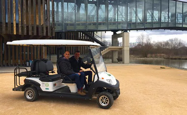 Uno de los buggies adquiridos, en las instalaciones del Ataria en Salburua. 