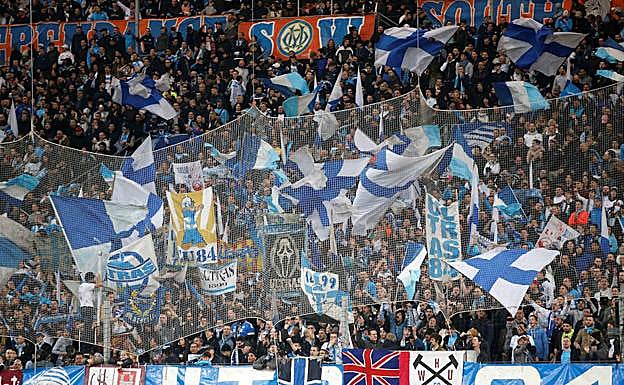 Parte de la hinchada de Marsella en su estadio.